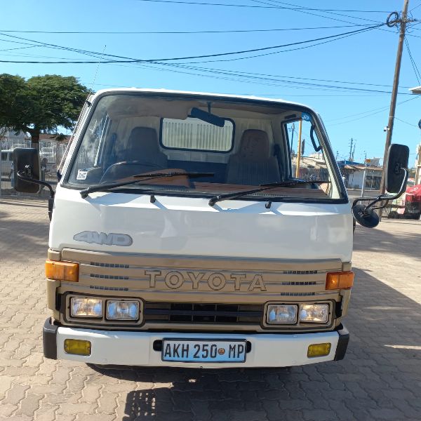 26830 TOYOTA DYNA 1990