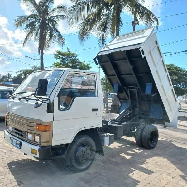  26830  TOYOTA DYNA  1990  