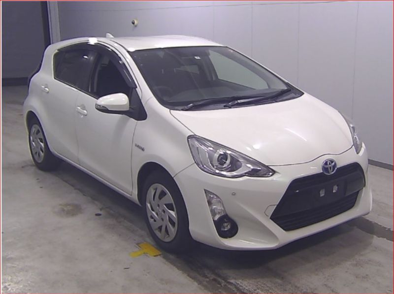  26835  TOYOTA AQUA  2015 