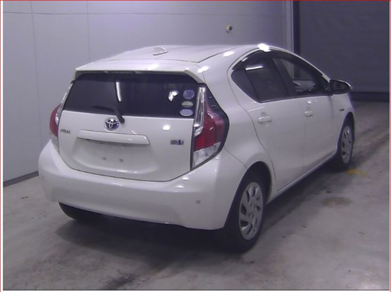  26835  TOYOTA AQUA  2015  
