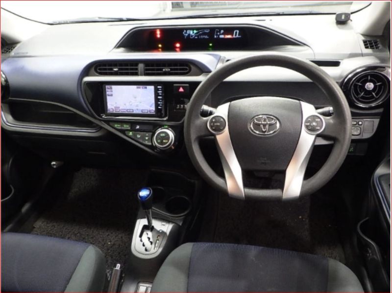  26835  TOYOTA AQUA  2015  
