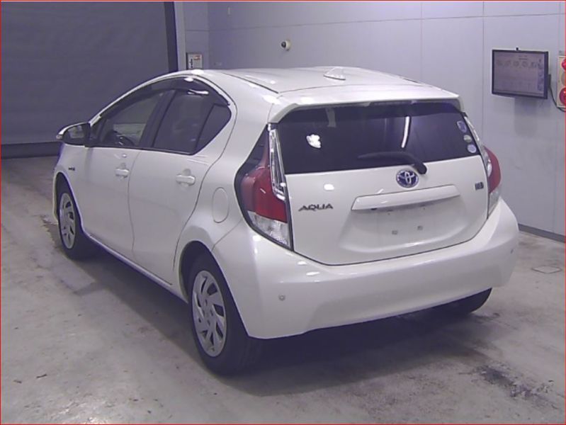  26835  TOYOTA AQUA  2015  