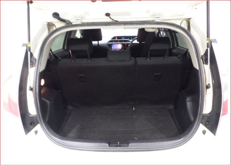  26835  TOYOTA AQUA  2015  