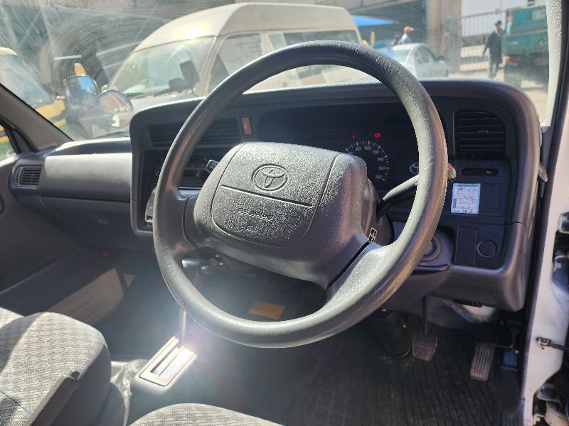  26844  TOYOTA HIACE  2004  
