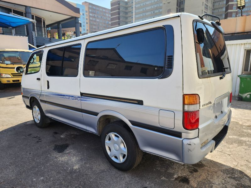  26846  TOYOTA HIACE  2000  