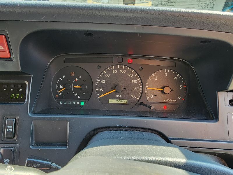 26846  TOYOTA HIACE  2000  