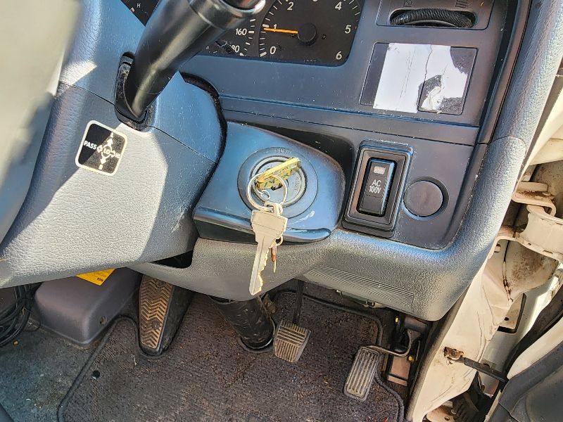  26846  TOYOTA HIACE  2000  