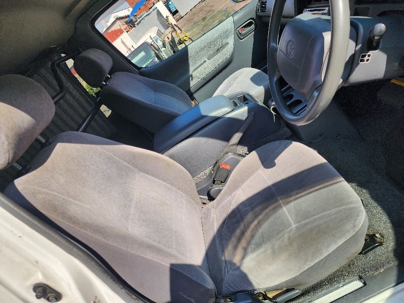  26846  TOYOTA HIACE  2000  