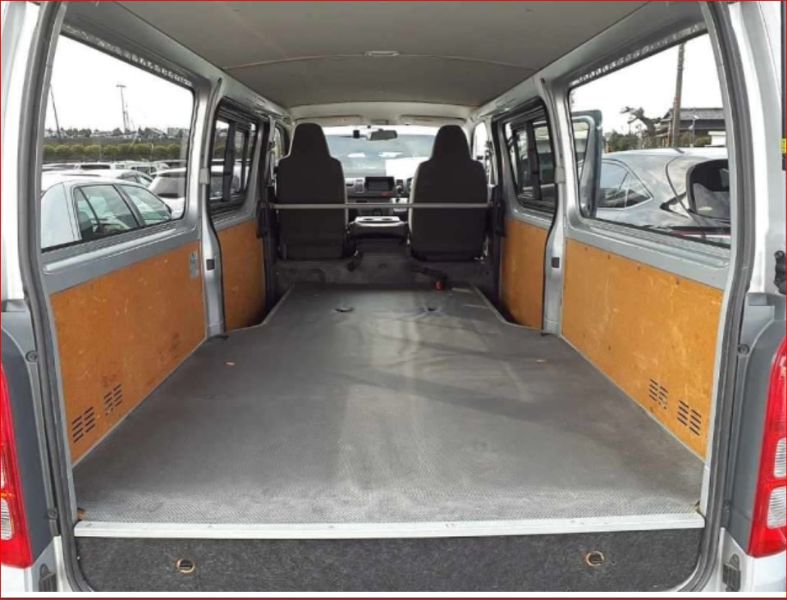  26848  TOYOTA HIACE  2016  