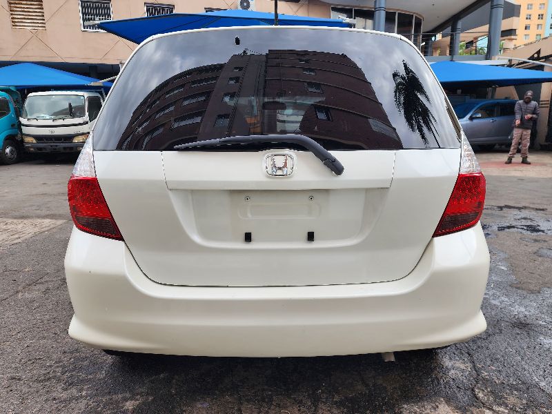  26857  HONDA FIT  2005  