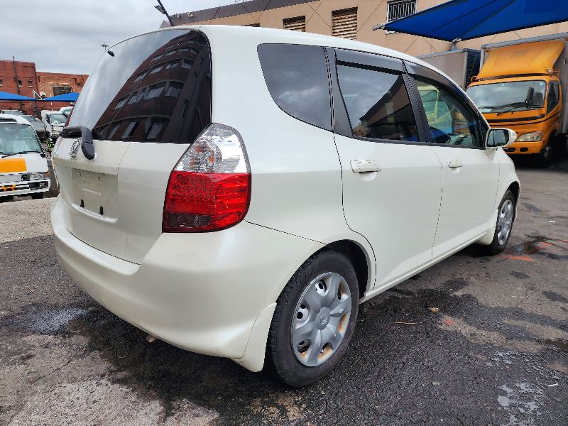  26857  HONDA FIT  2005  