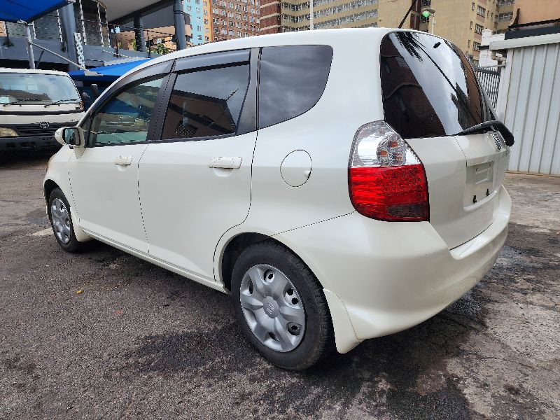  26857  HONDA FIT  2005  
