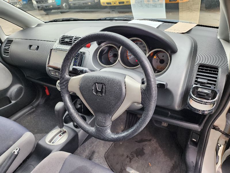  26857  HONDA FIT  2005  
