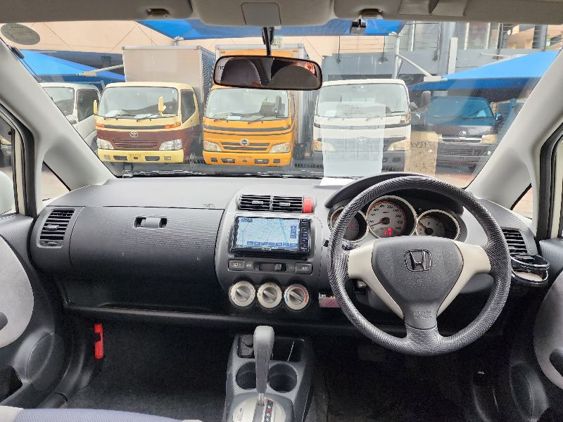  26857  HONDA FIT  2005  