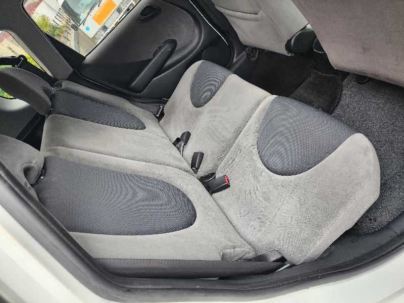  26857  HONDA FIT  2005  
