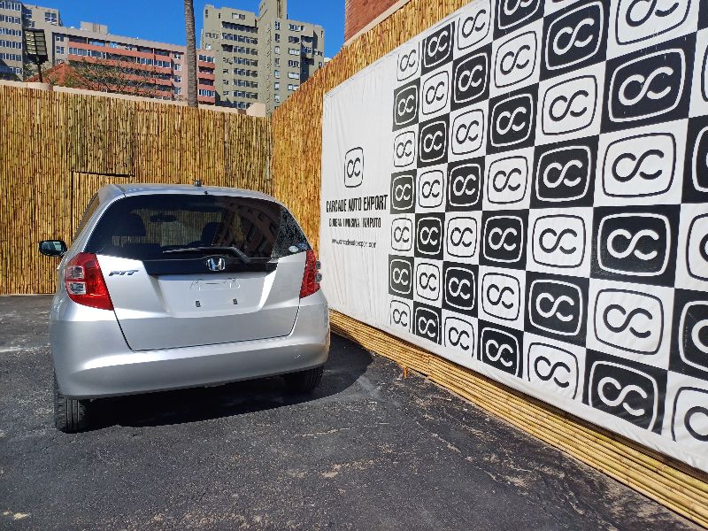  26887  HONDA FIT  2010  
