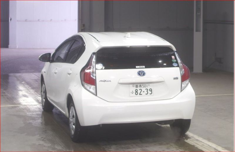  26940  TOYOTA AQUA  2015  
