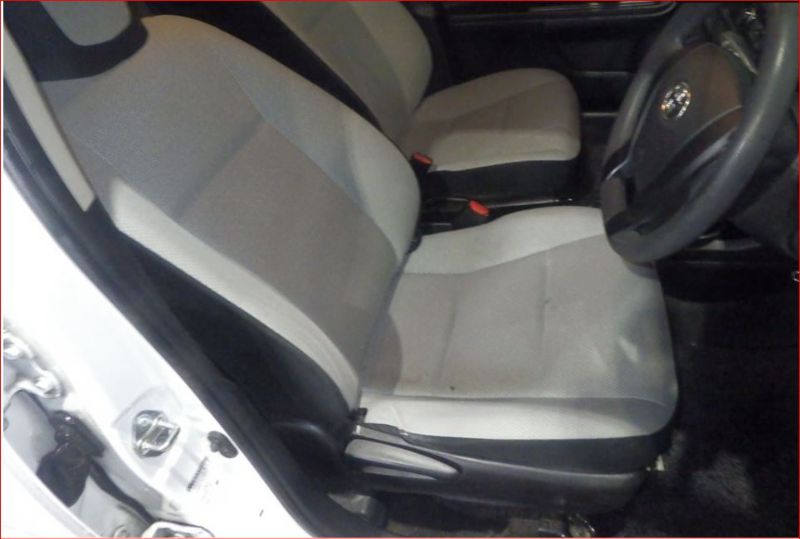  26940  TOYOTA AQUA  2015  