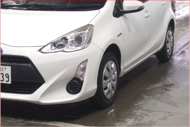  26940  TOYOTA AQUA  2015  