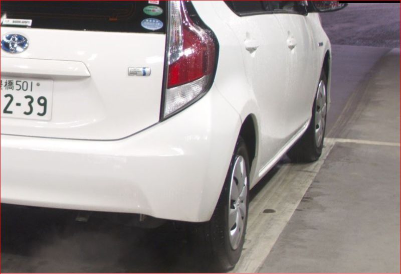  26940  TOYOTA AQUA  2015  