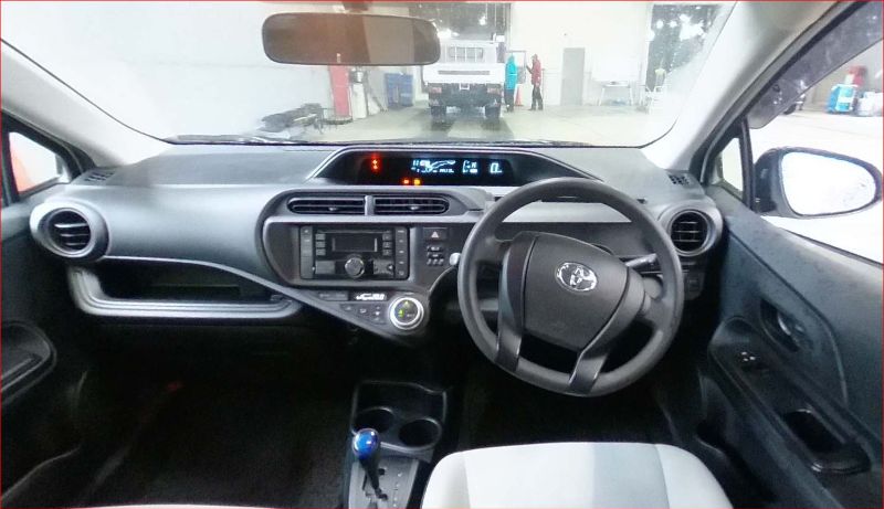  26940  TOYOTA AQUA  2015  