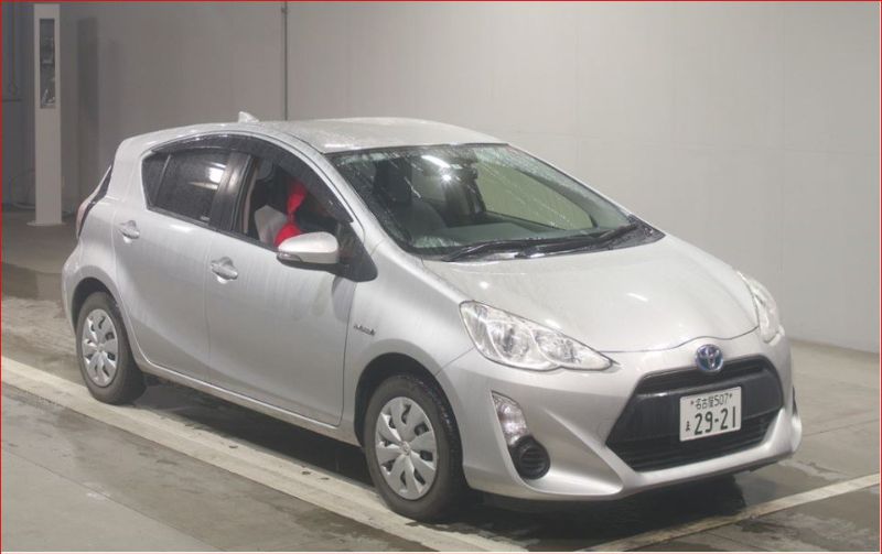  26944  TOYOTA AQUA  2015 