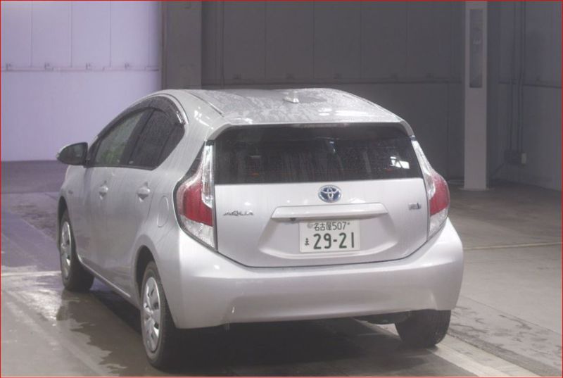  26944  TOYOTA AQUA  2015  