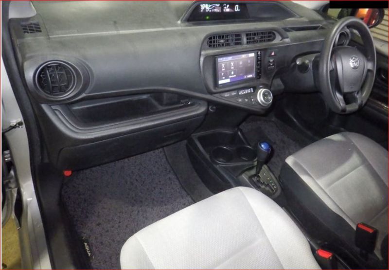  26944  TOYOTA AQUA  2015  