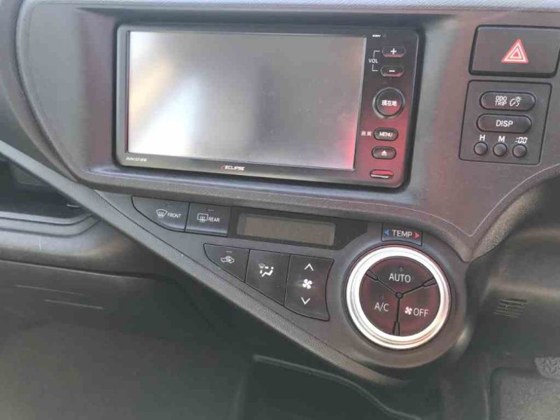  27024  TOYOTA AQUA  2017  