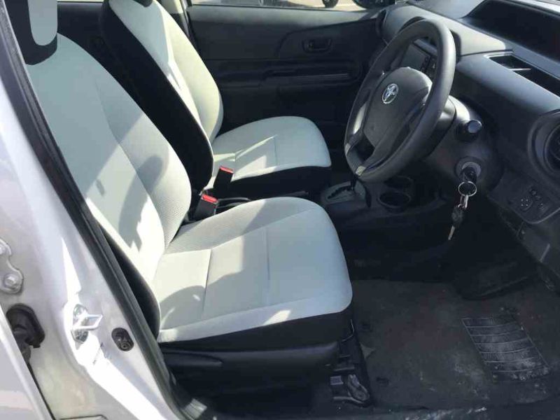  27024  TOYOTA AQUA  2017  