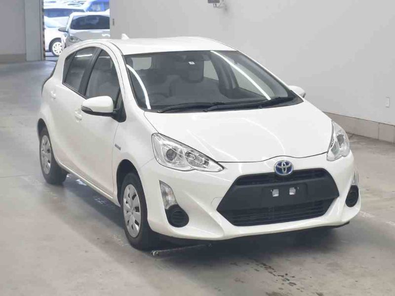  27024  TOYOTA AQUA  2017  