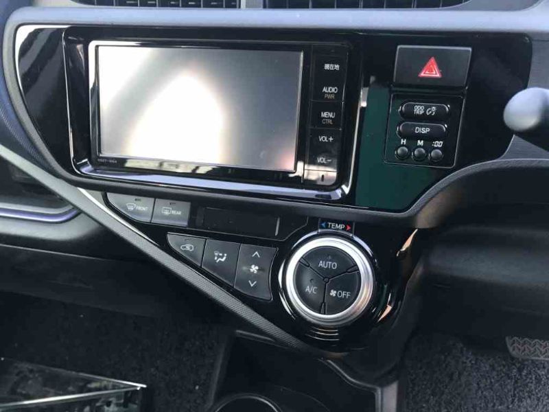  27057  TOYOTA AQUA  2015  