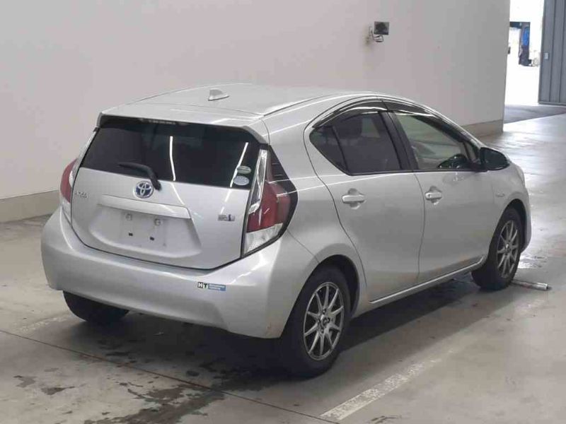  27057  TOYOTA AQUA  2015  