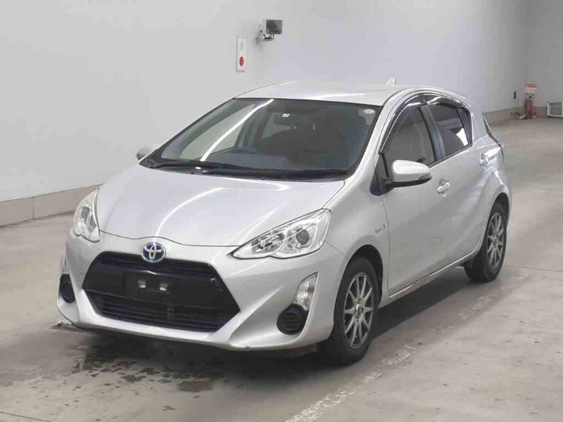  27057  TOYOTA AQUA  2015  
