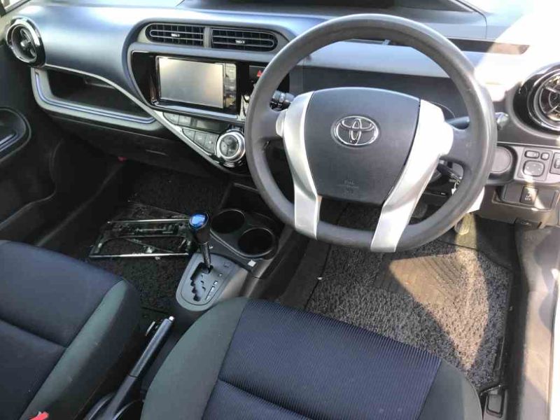  27057  TOYOTA AQUA  2015  