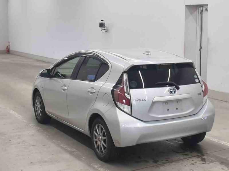  27057  TOYOTA AQUA  2015  