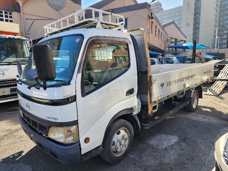  27062  HINO DUTRO  2005  