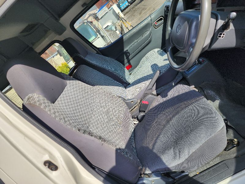  27118  TOYOTA HIACE  2004  
