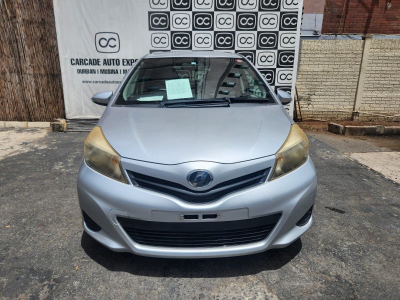  27122  TOYOTA VITZ  2011  