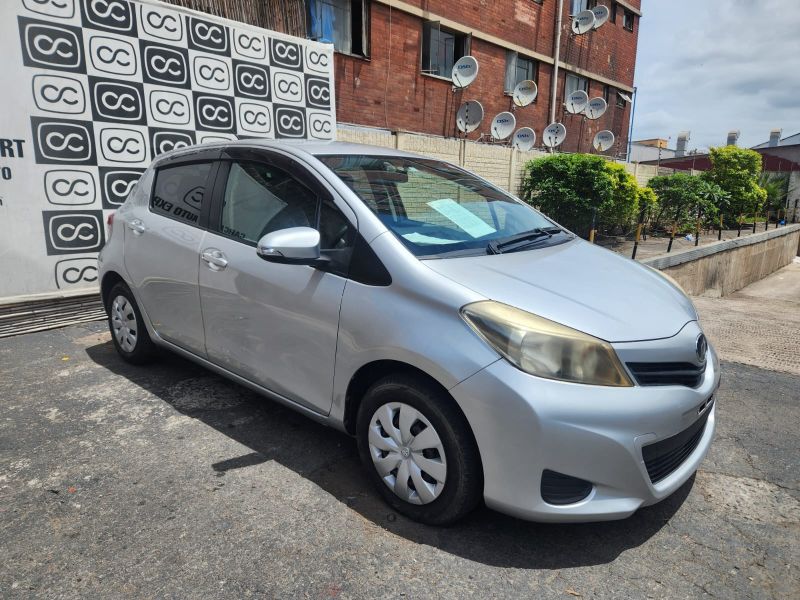  27122  TOYOTA VITZ  2011  