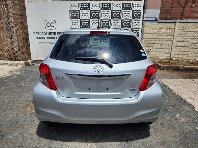  27122  TOYOTA VITZ  2011  