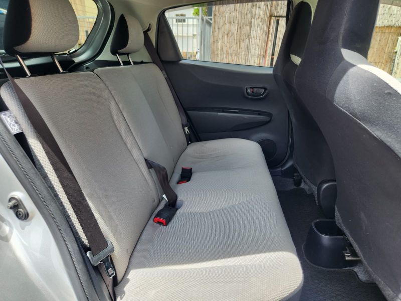  27122  TOYOTA VITZ  2011  