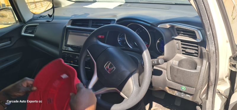  27139  HONDA FIT  2015  