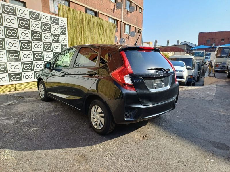  27174  HONDA FIT  2015  