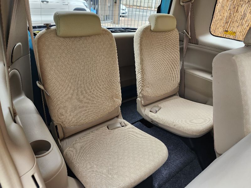  27202  TOYOTA SIENTA  2010  