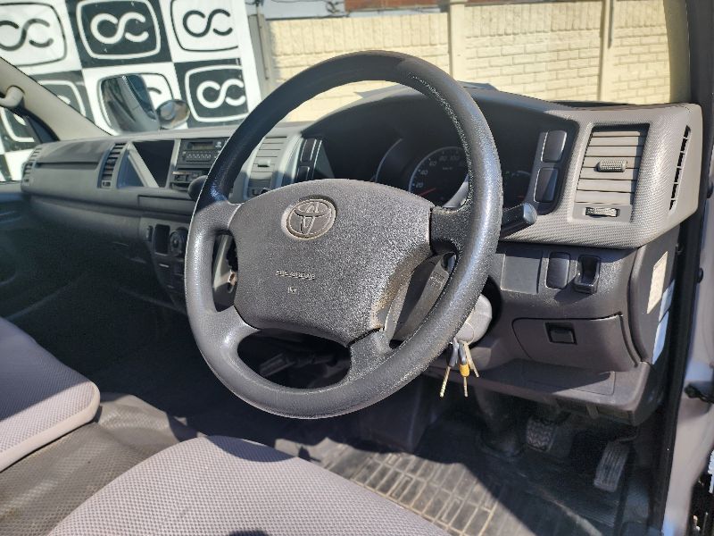  27251  TOYOTA HIACE  2005  