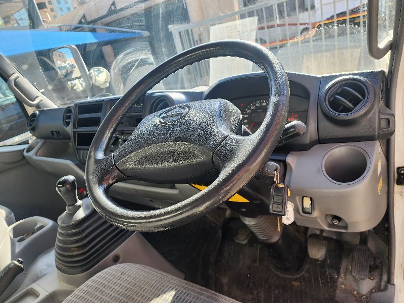  27256  HINO DUTRO  2012  