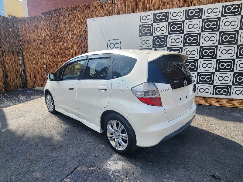  27322  HONDA FIT  2010  