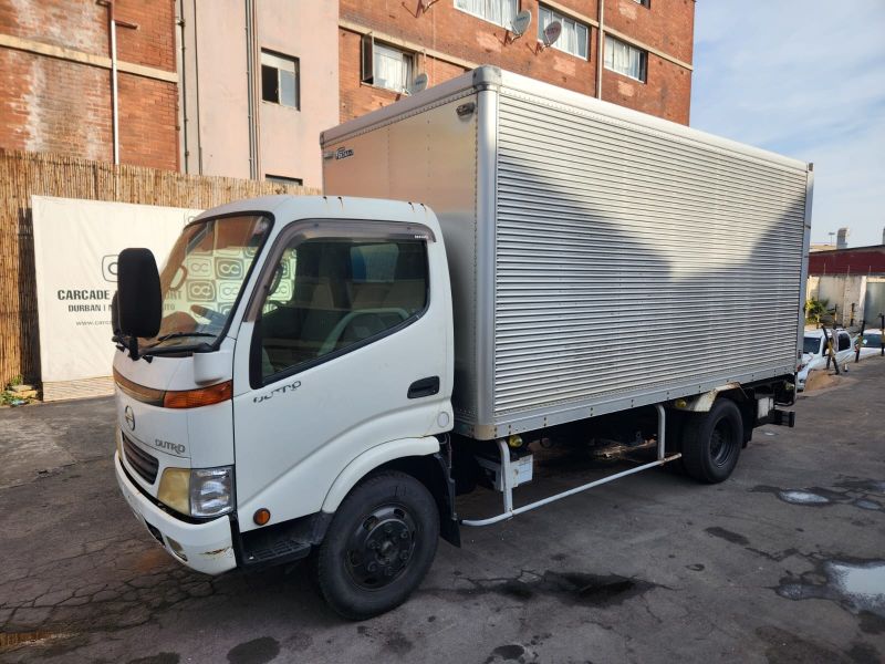  27353  HINO DUTRO  2001  