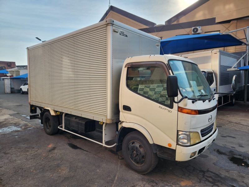  27353  HINO DUTRO  2001  